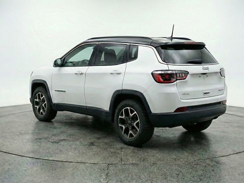 Used 2025 Jeep Compass Trailhawk AWD/4WD image 6