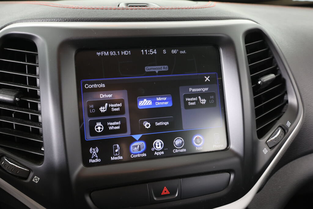 Used 2015 Jeep Cherokee Trailhawk w/ Comfort/Convenience Group AWD/4WD image 37