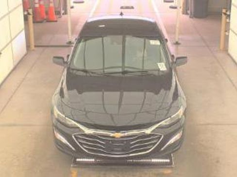 Used 2023 Chevrolet Malibu LT image 2