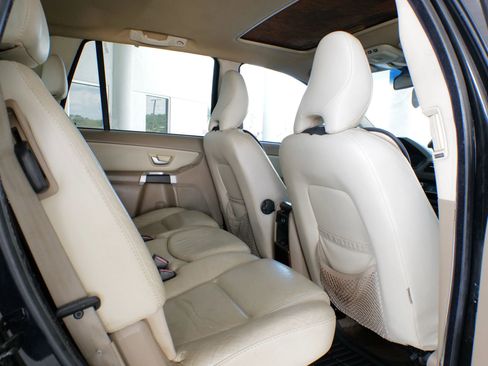 Used 2010 Volvo XC90 3.2 image 14