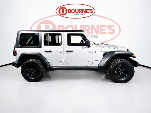 Used 2024 Jeep Wrangler Unlimited AWD/4WD image 10