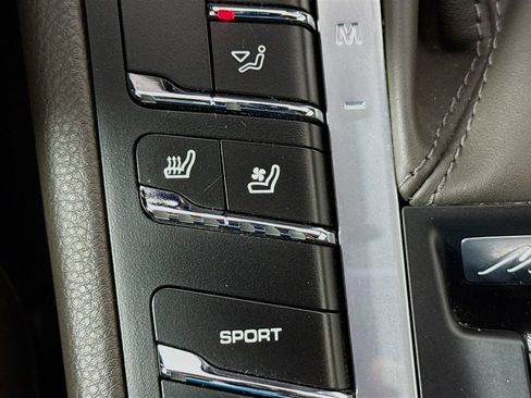 Used 2020 Porsche Macan image 21