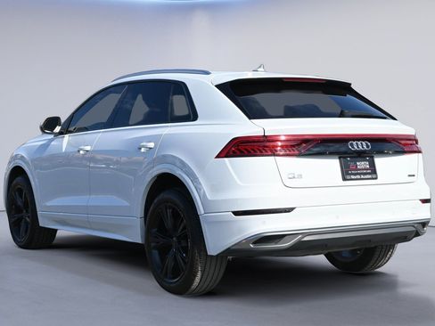 Used 2023 Audi Q8 Premium image 3