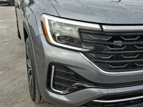 Certified 2025 Volkswagen Atlas SEL Premium R-Line image 9