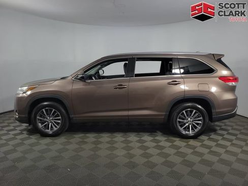 Used 2017 Toyota Highlander XLE FWD image 4