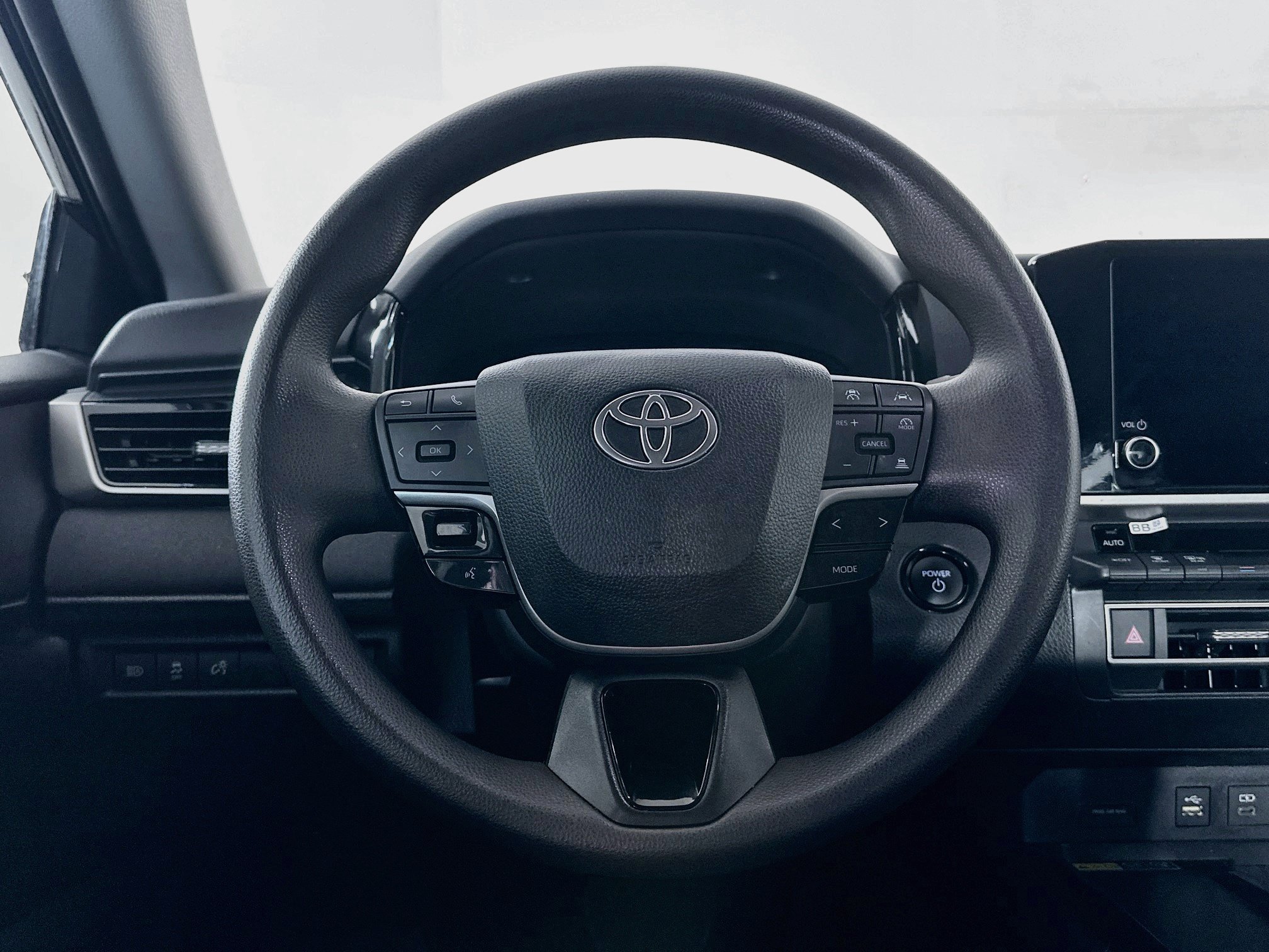 Used 2025 Toyota Camry LE FWD image 18