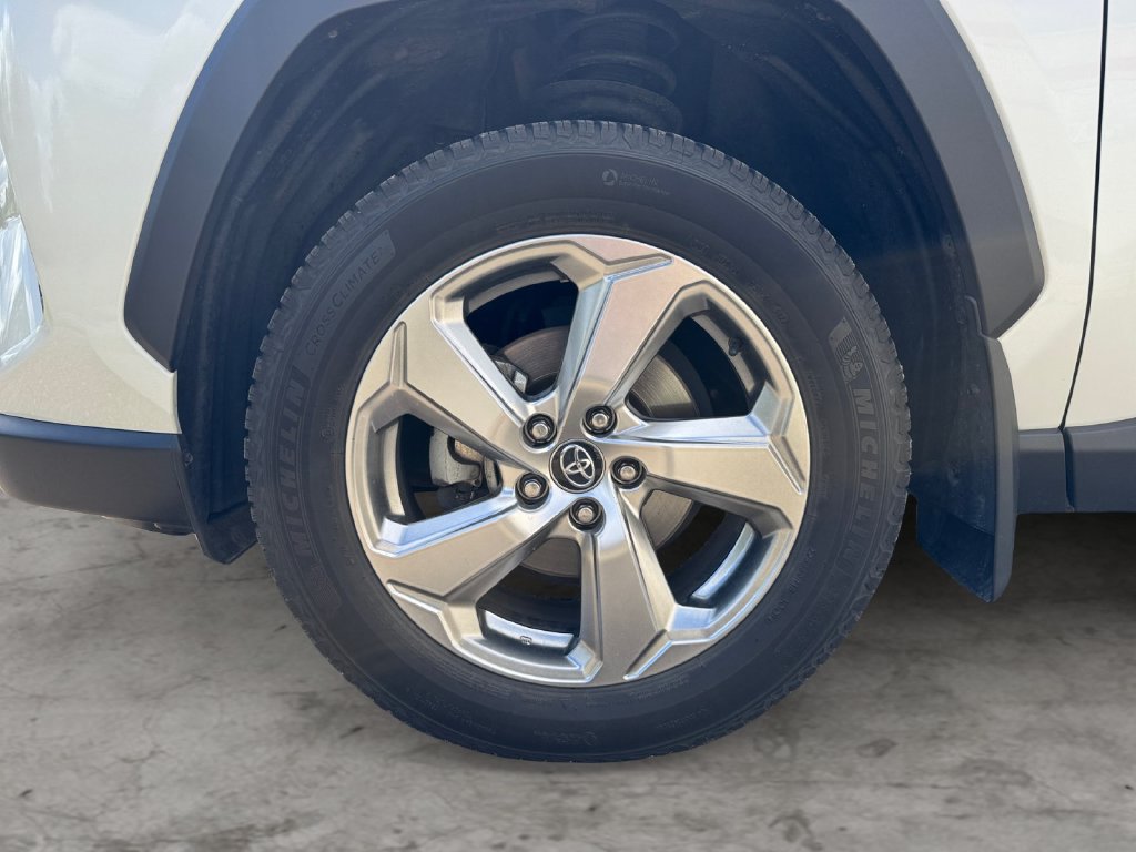 Used 2020 Toyota RAV4 Limited AWD/4WD image 9