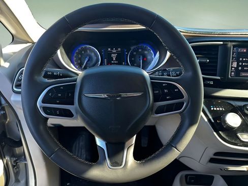 Used 2023 Chrysler Voyager LX image 18