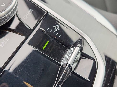 Certified 2024 BMW X7 xDrive40i w/ M Sport Package image 23