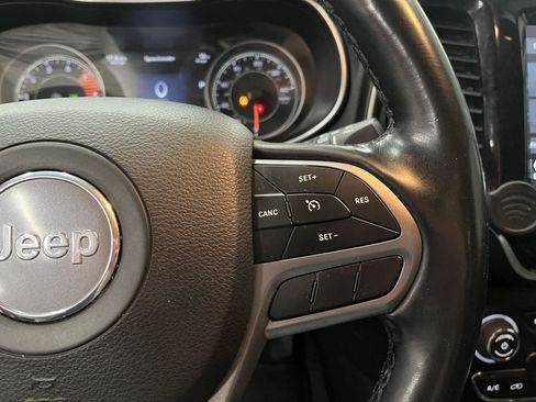 Used 2020 Jeep Cherokee Limited image 19