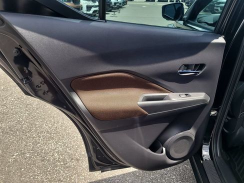 Used 2021 Nissan Kicks SR FWD image 9