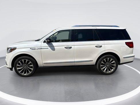 Used 2019 Lincoln Navigator Select w/ Technology Package AWD/4WD image 5