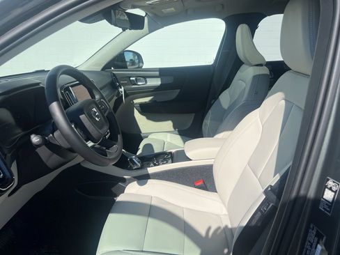 New 2026 Volvo XC40 B5 Plus w/ Climate Package image 10