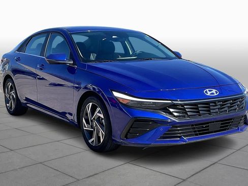 Used 2024 Hyundai Elantra Limited image 3
