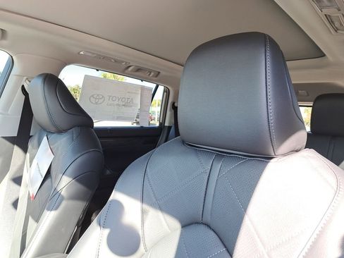 New 2026 Toyota Highlander Platinum image 19