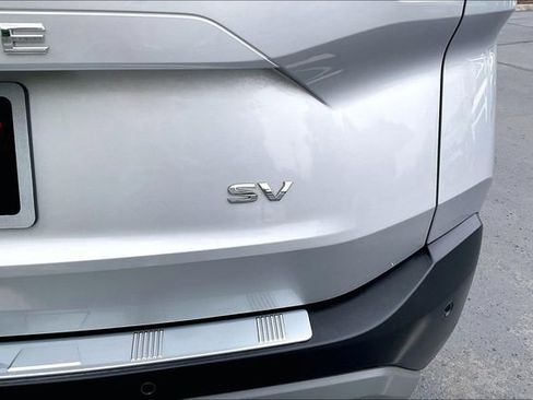 Used 2022 Nissan Rogue SV FWD image 8