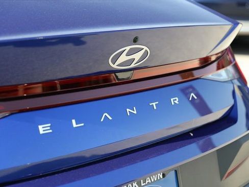 New 2025 Hyundai Elantra SE image 37