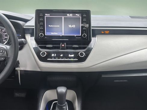 Used 2021 Toyota Corolla LE image 22