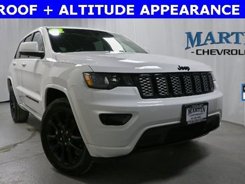 Used 2022 Jeep Grand Cherokee Laredo X image 1