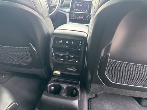 Used 2021 Jeep Grand Cherokee L Laredo image 17