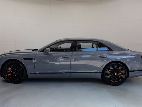 Used 2025 Bentley Flying Spur Plug-In Hybrid image 3