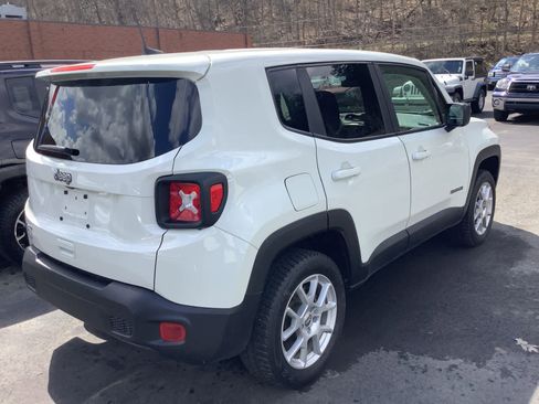 Used 2023 Jeep Renegade Latitude AWD/4WD image 2
