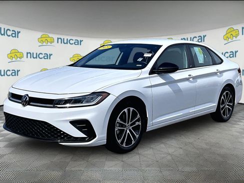 Used 2025 Volkswagen Jetta Sport image 3