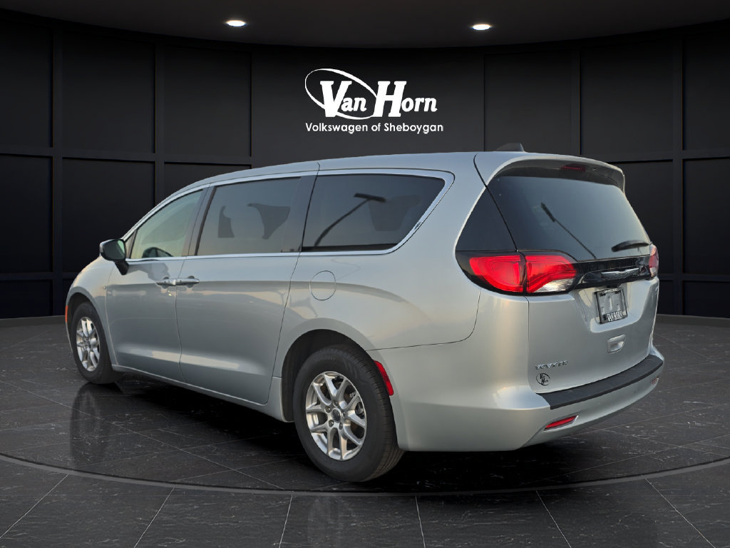 Used 2023 Chrysler Voyager LX FWD image 5