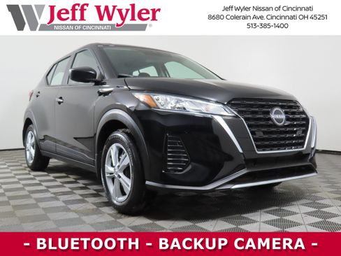 Certified 2025 Nissan Kicks Play S image 1