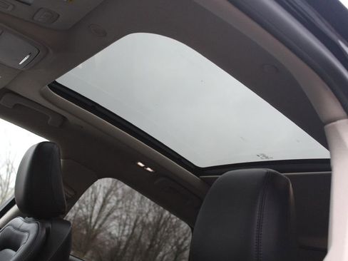 Used 2023 Lincoln Corsair Standard w/ Equipment Group 101A image 15