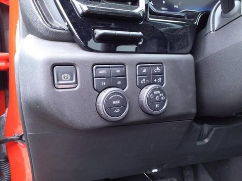 Used 2024 Chevrolet Silverado 2500 ZR2 w/ Technology Package image 21