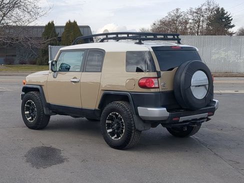Used 2011 Toyota FJ Cruiser 4WD w/ Convenience Pkg image 8