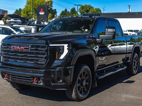 Used 2025 GMC Sierra 3500 AT4 w/ Technology Package AWD/4WD image 4