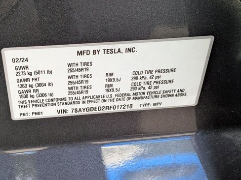 Used 2024 Tesla Model Y 2WD image 23