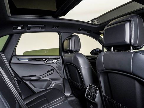New 2026 Porsche Macan image 16