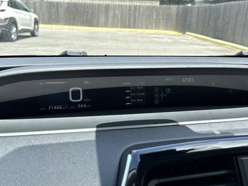 Used 2016 Toyota Prius Three Touring FWD image 16