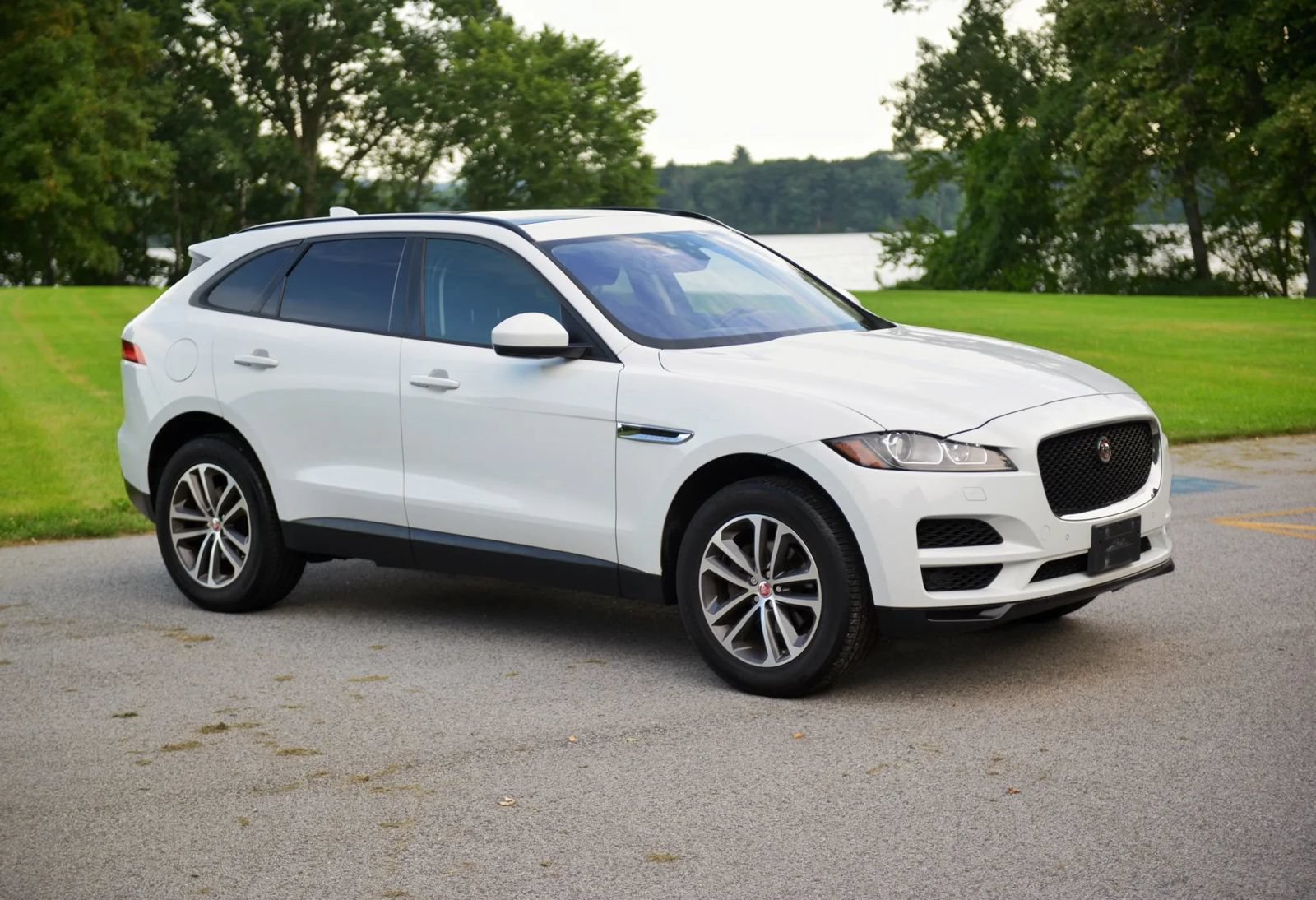 Used 2018 Jaguar F-PACE Premium AWD/4WD image 3