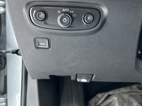 Used 2024 GMC Terrain SLT image 21