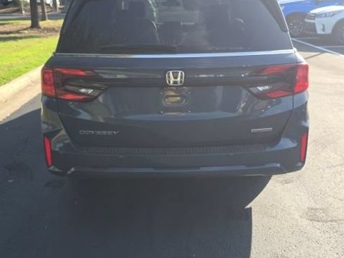 Used 2025 Honda Odyssey Touring image 6