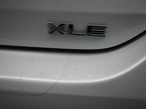 Used 2022 Toyota Highlander XLE image 51