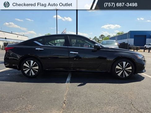 Used 2022 Nissan Altima 2.5 SL FWD image 9