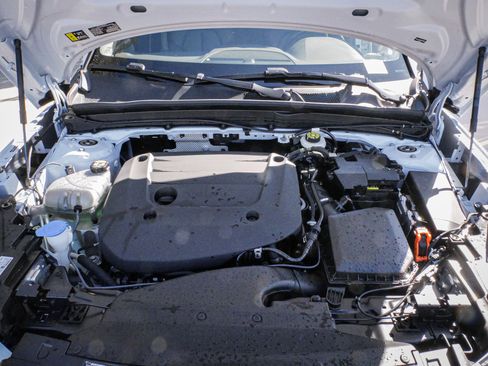 Used 2025 Volvo XC40 B5 Core image 34