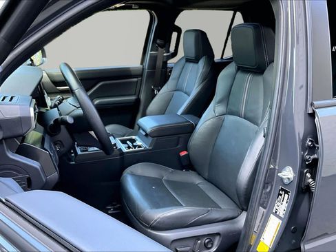 Used 2025 Toyota 4Runner Limited AWD/4WD image 8