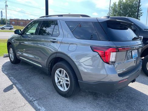 Used 2025 Ford Explorer Active AWD/4WD image 4