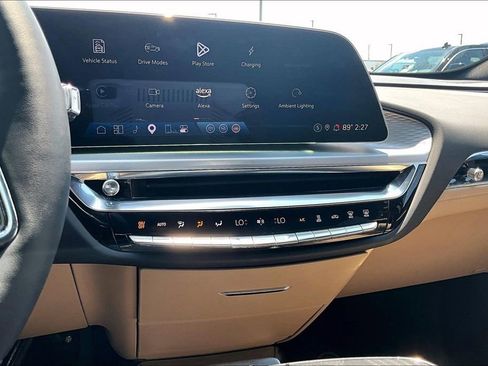 Certified 2025 Cadillac Lyriq Luxury w/ Nappa Leather Package AWD/4WD image 15