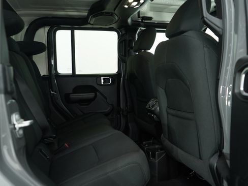 Used 2021 Jeep Gladiator Sport image 12