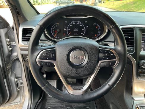 Used 2018 Jeep Grand Cherokee Laredo image 12