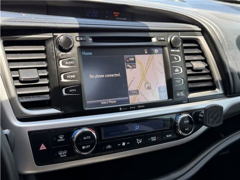 Used 2019 Toyota Highlander SE FWD image 44