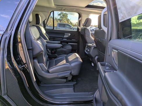 New 2025 Ford Expedition Max Platinum w/ Driver's Package image 34