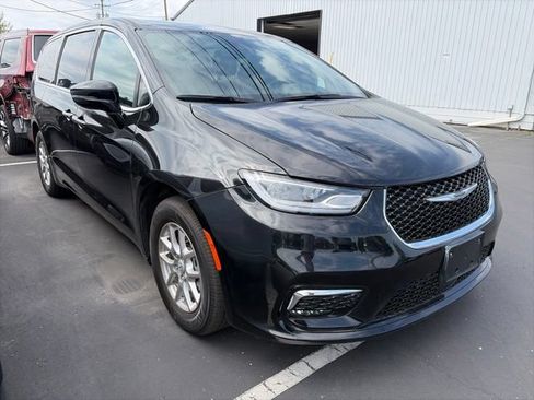 Used 2026 Chrysler Pacifica Select FWD image 4